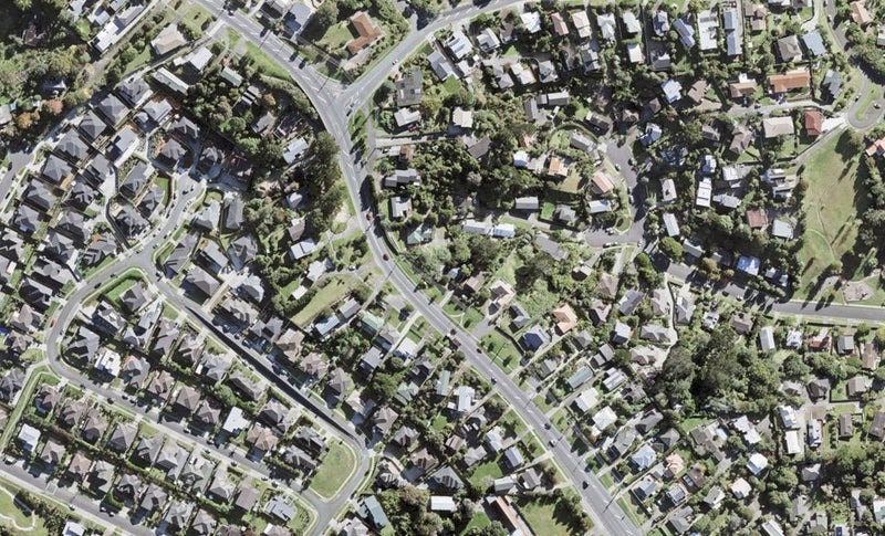 909 East Coast Road, Northcross, Auckland - Carousel 1