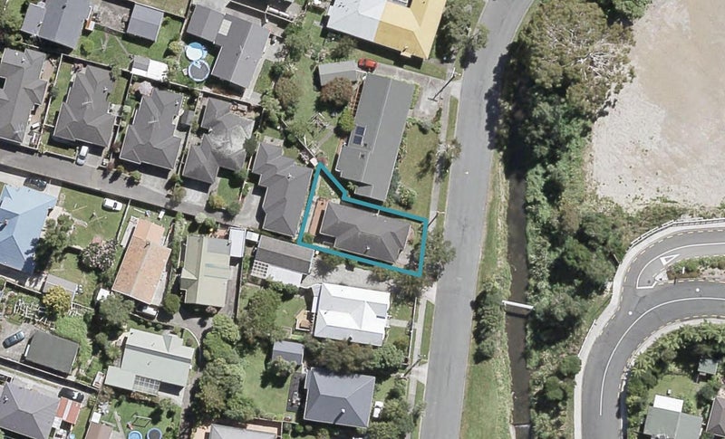 2/497 Riverside DR, Fairfield, LOWER HUTT - Carousel 1