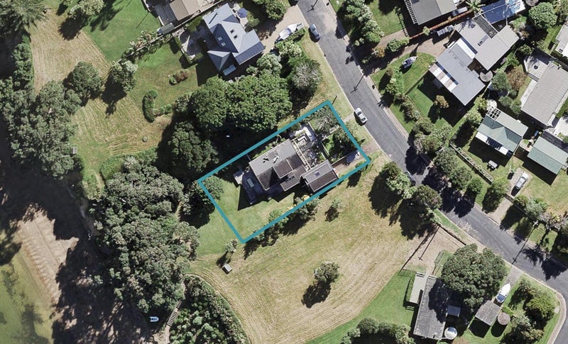 4 Esslin Road, Surfdale, Waiheke Island - Carousel 1