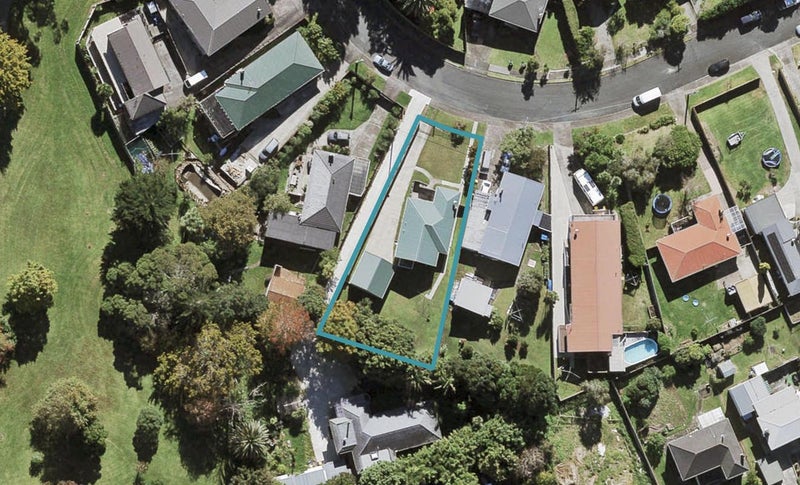 28 Sherwood Avenue, Te Atatu South, Auckland - Carousel 1