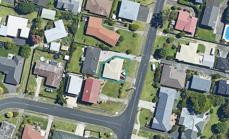 9A Whitaker Street, Otumoetai, Tauranga - Carousel 1