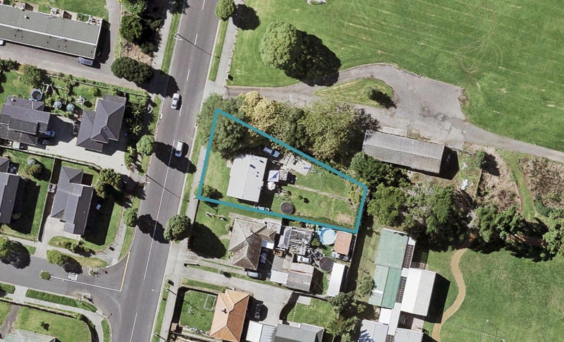 124 Elstree Avenue, Point England, Auckland - Carousel 1