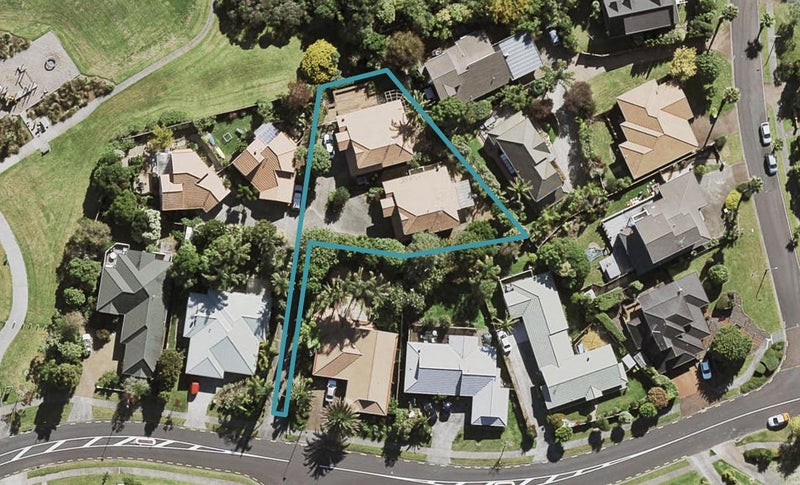 2/19 Goldfinch Rise, Unsworth Heights, Auckland - Carousel 1