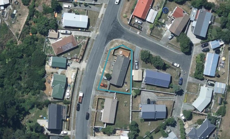 15 Cleat Street, Whitby, Porirua - Carousel 1