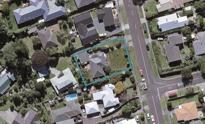 100 Govett Avenue, Frankleigh Park, New Plymouth - Carousel 1
