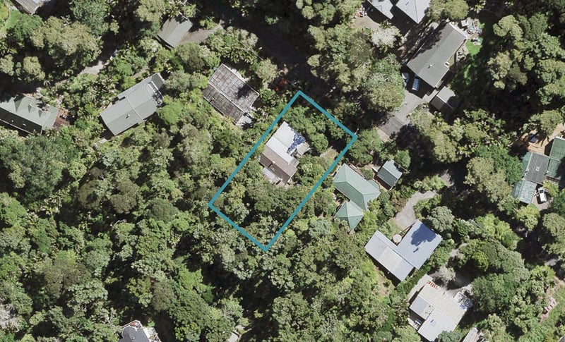 19 Valley Road, Titirangi, Auckland - Carousel 1