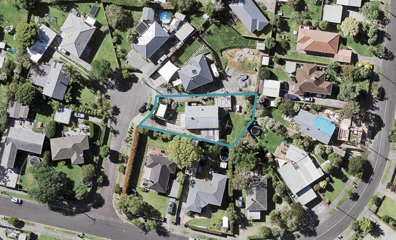 3 Henslowe Place, Glen Innes, Auckland - Carousel 1