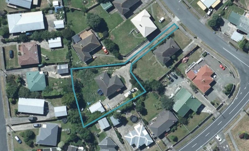 44 Aberfeldy Street, Cannons Creek, Porirua - Carousel 1