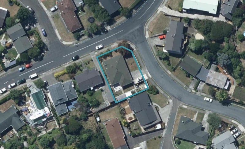 2 Yarrow Place, Papakowhai, Porirua - Carousel 1