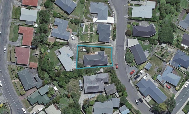 7 Diane Grove, Paparangi, Wellington - Carousel 1