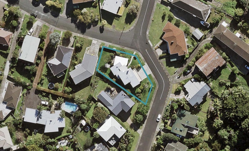 2 James Evans Drive, Northcote, Auckland - Carousel 1