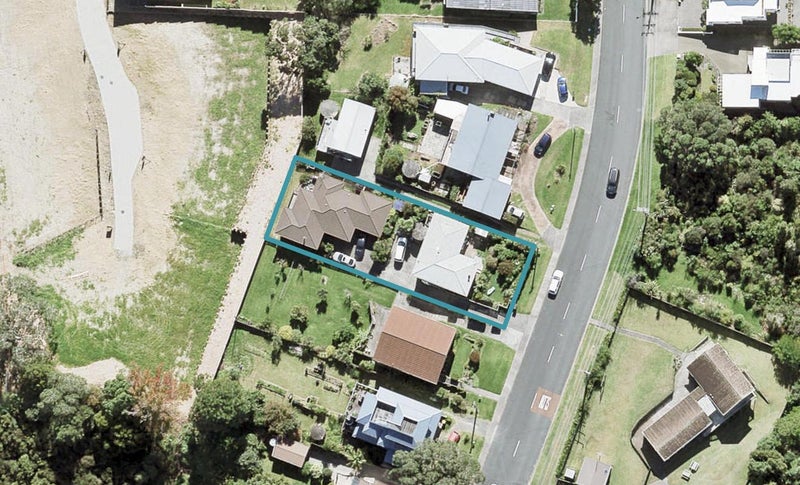 52 Stanmore Bay Road, Stanmore Bay, Whangaparaoa - Carousel 1