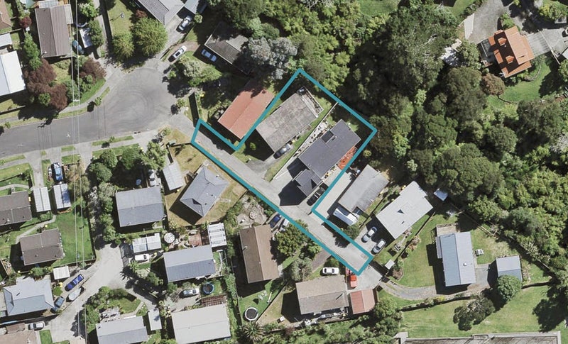 79 Meadowvale Rise, Titirangi, Auckland - Carousel 1