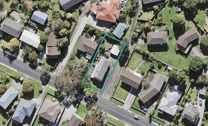 61 Lantana Road, Green Bay, Auckland - Carousel 1