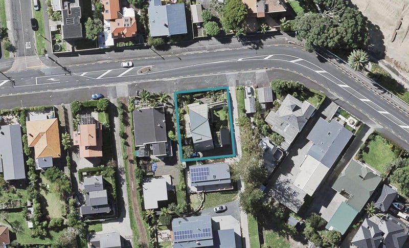 13 Old Lake Road, Narrow Neck, Auckland - Carousel 1