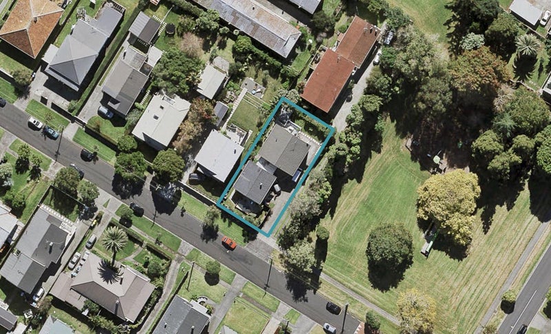 2/29 Taumata Road, Sandringham, Auckland - Carousel 1