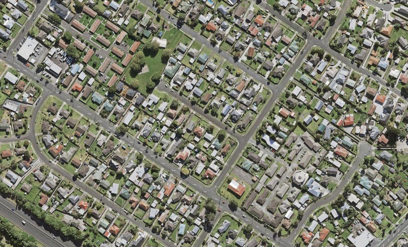 8D Gardiner Grove, Mangere East, Auckland - Carousel 1