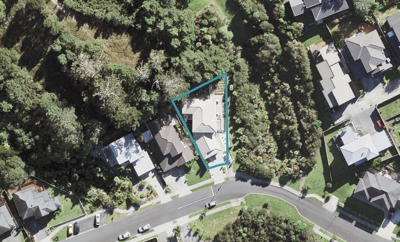 15 Borneo Drive, Fairview Heights, Auckland - Carousel 1