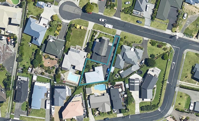 18 Tirinui Crest Road, Otumoetai, Tauranga - Carousel 1