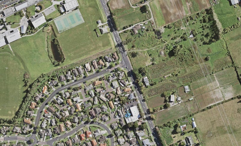 129 Riverton Drive, Randwick Park, Auckland - Carousel 1