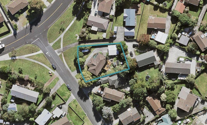 8 Rena Place, West Harbour, Auckland - Carousel 1