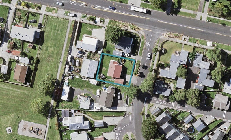 52 Rowena Crescent, Glen Innes, Auckland - Carousel 1
