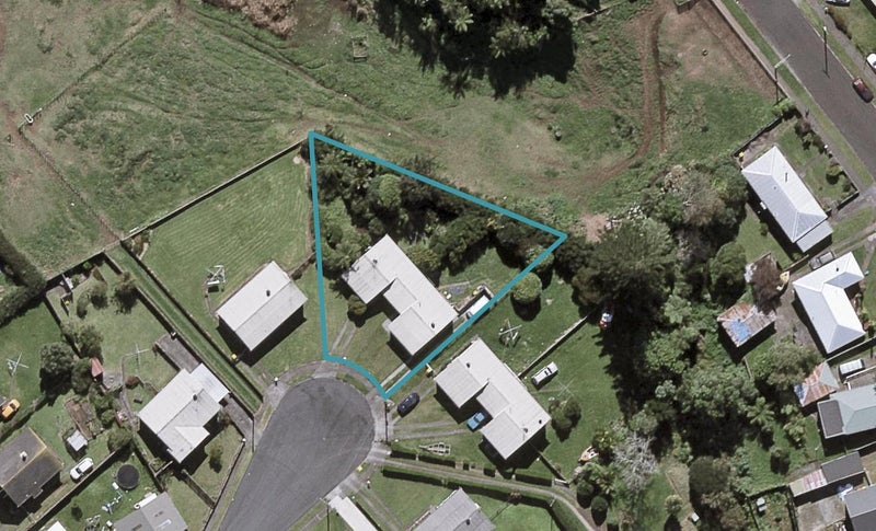 7 Clerke Place, Marfell, New Plymouth - Carousel 1