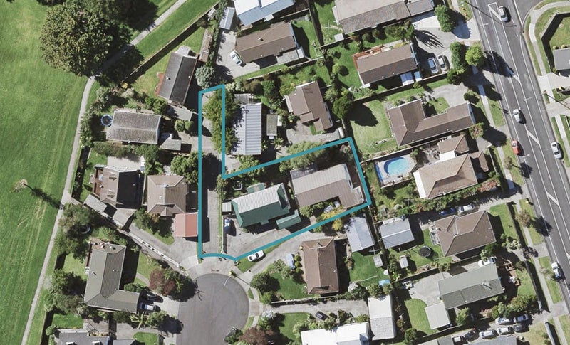2/25 De Quincey Terrace, Highland Park, Auckland - Carousel 1