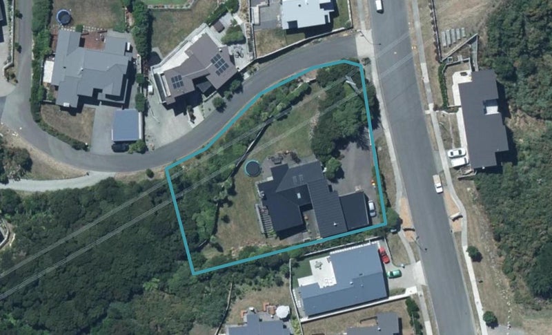 42 Endeavour Drive, Whitby, Porirua - Carousel 1