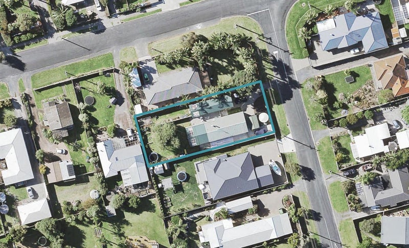 22 Sunkist Bay Road, Beachlands, Auckland - Carousel 1