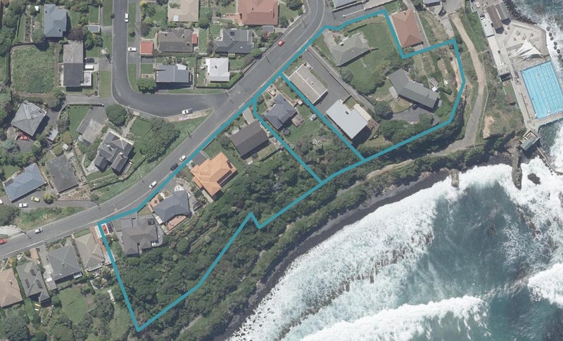 43 Cliffs Road, Saint Clair, Dunedin - Carousel 1