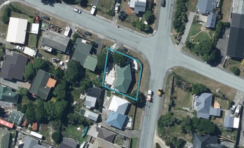 8A John Street, Titahi Bay, Porirua - Carousel 1