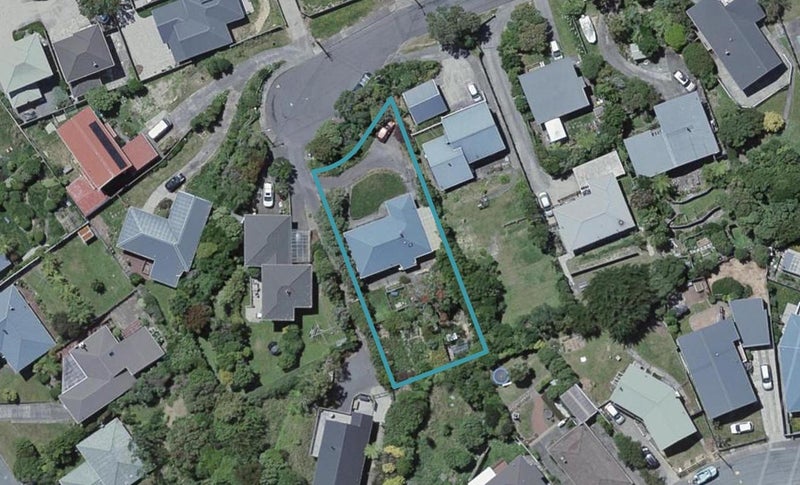 18 Kinapori Terrace, Newlands, Wellington - Carousel 1