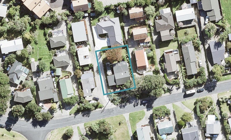 16 Holiday Road, Stanmore Bay, Whangaparaoa - Carousel 1