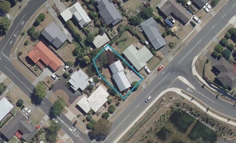 50 Dixon Road, Fitzroy, Hamilton - Carousel 1