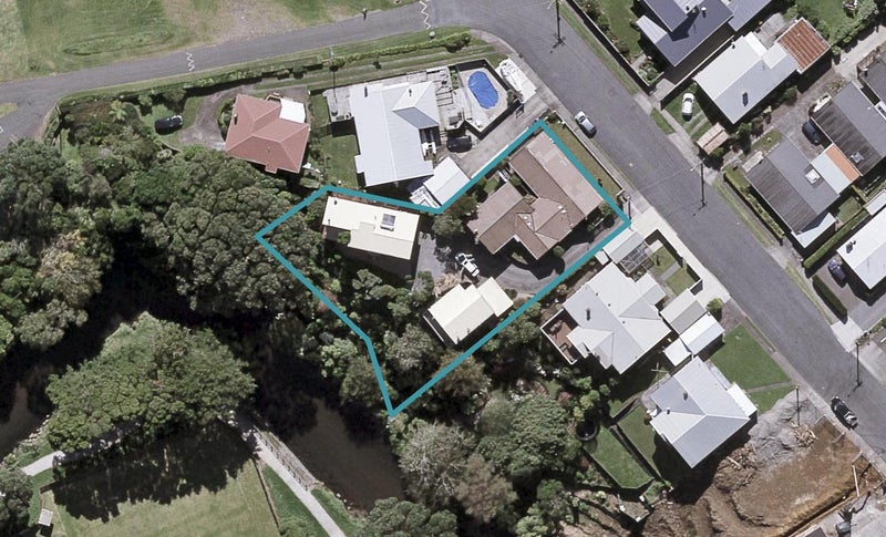 2/6 Baring Terrace, Strandon, New Plymouth - Carousel 1