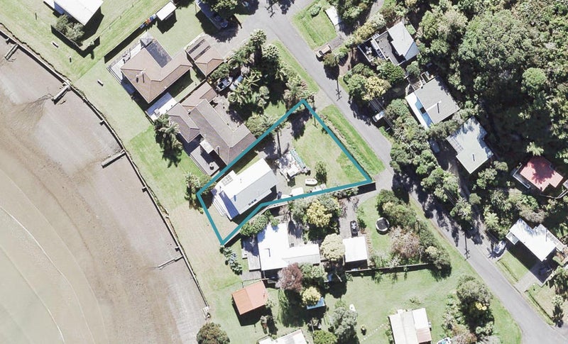 15 Foster Avenue, Huia, Auckland - Carousel 1