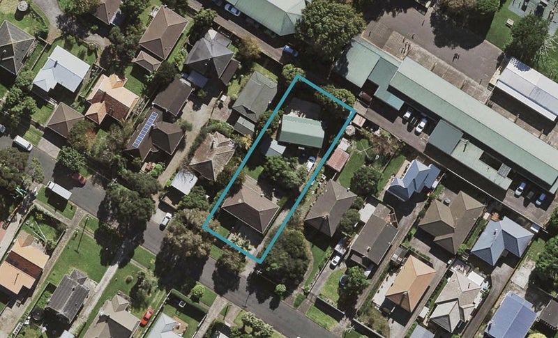 11 Houpara Street, One Tree Hill, Auckland - Carousel 1