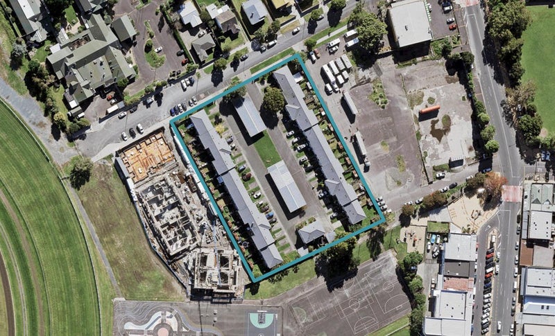 14/10 Racecourse Parade, Avondale, Auckland - Carousel 1
