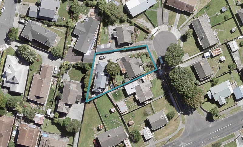1/2 Burke Grove, Naenae, Lower Hutt - Carousel 1