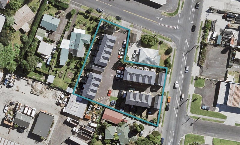5/49 Henderson Valley Road, Henderson, Auckland - Carousel 1