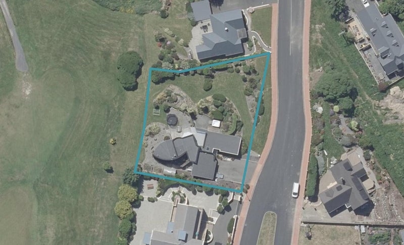 4 Highgrove, Saint Clair, Dunedin - Carousel 1
