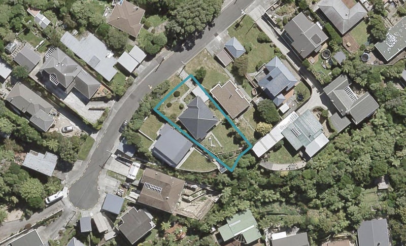 15 Te Whiti Grove, Korokoro, Lower Hutt - Carousel 1