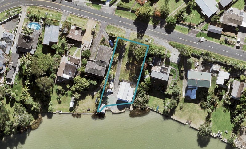 9 Ferry Parade, Herald Island, Auckland - Carousel 1