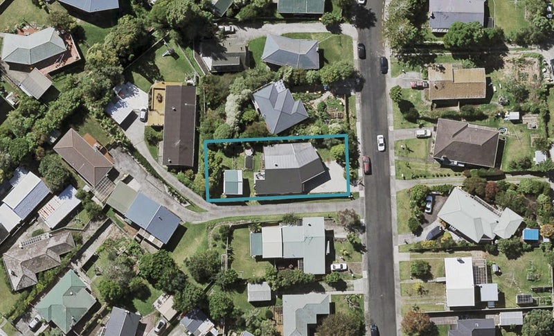 16 Lyford Crescent, Sunnynook, Auckland - Carousel 1