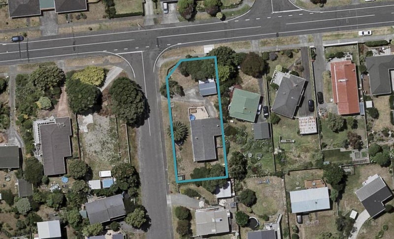1 Freyberg Crescent, Waikanae Beach, Waikanae - Carousel 1