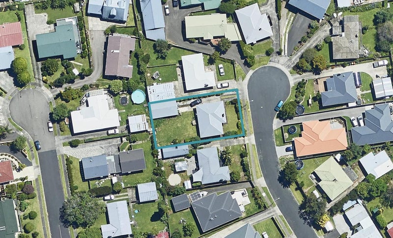 12 Bristol Avenue, Brookfield, Tauranga - Carousel 1