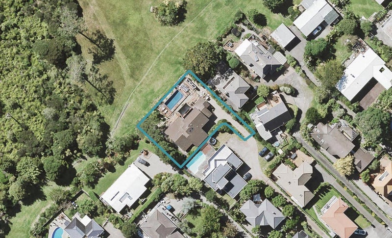 2/86 Aberdeen Road, Campbells Bay, Auckland - Carousel 1