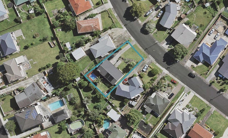 7 Lynmore Drive, Hillpark, Auckland - Carousel 1