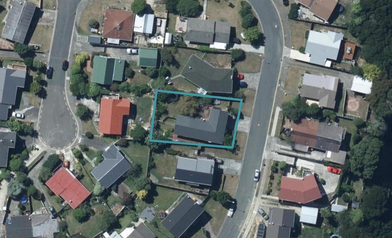 6 Parkinson Close, Whitby, Porirua - Carousel 1